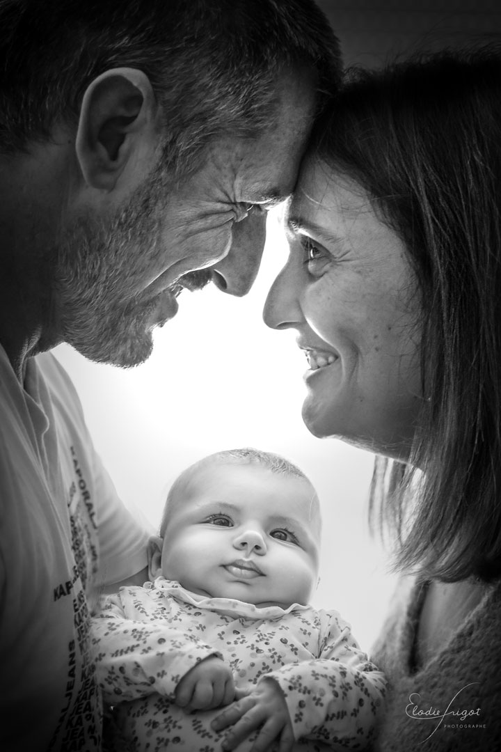 Photo de bébé en Famille à domicile Elodie Frigot Photographe