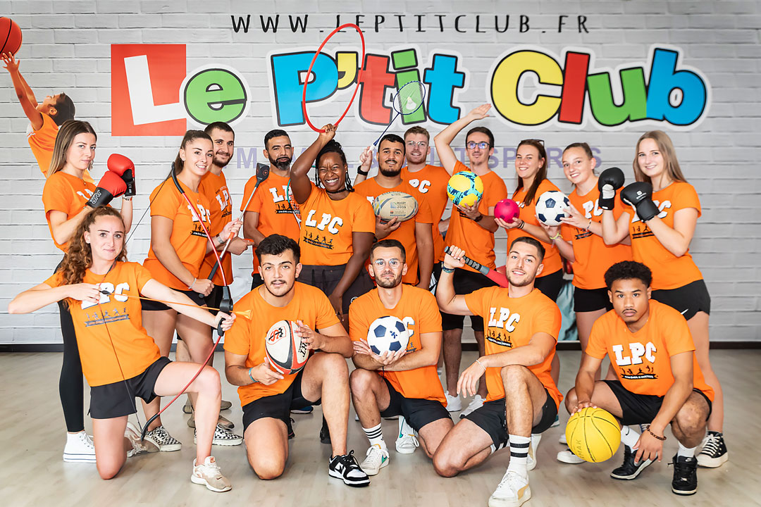 Photo Corporate Equipe Le Ptit Club dans la salle Multisports studio mobile Elodie Frigot Photographe