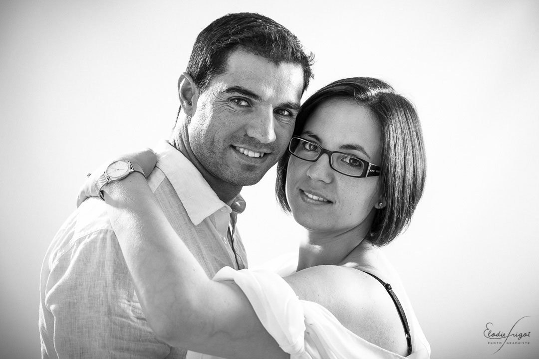 Photo couple de parents au studio Elodie Frigot Photographe