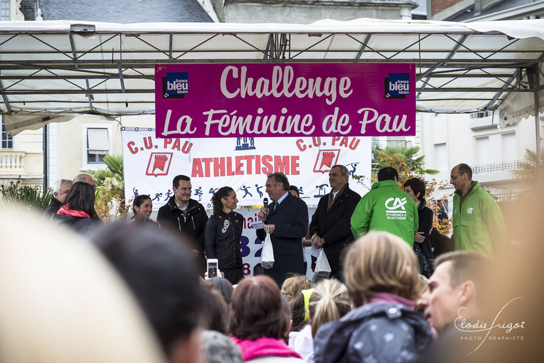 Photo reportage remise de prix course à pied Féminine de Pau par le maire François Bayrou - Elodie Frigot Photographe