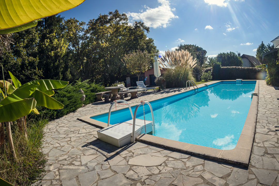 Photo reportage immobilier piscine du gite méditation à Salies de Béarn - Elodie Frigot Photographe