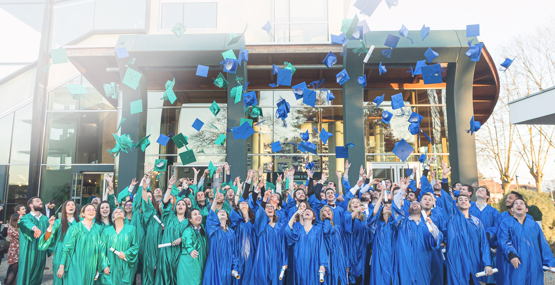 photo événementiel lancer de toge remise de diplome CESI